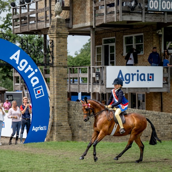 Isabella Walker And Stoneleigh Show Time Helen Cruden (3) (Custom)